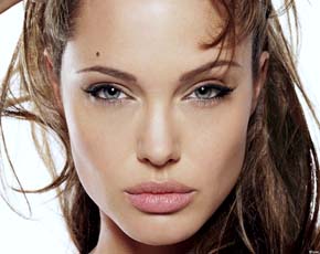 Анджелина Джоли отдыхает после родов